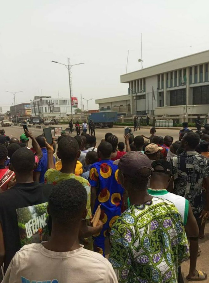 Residents boo Obaseki aftermath of Naira notes scarcity riot
