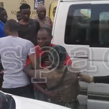 Edo state government officials evacuating destitute, lunatics and beggars from Benin. Watch the video