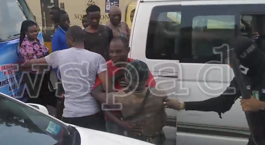 Edo state government officials evacuating destitute, lunatics and beggars from Benin. Watch the video