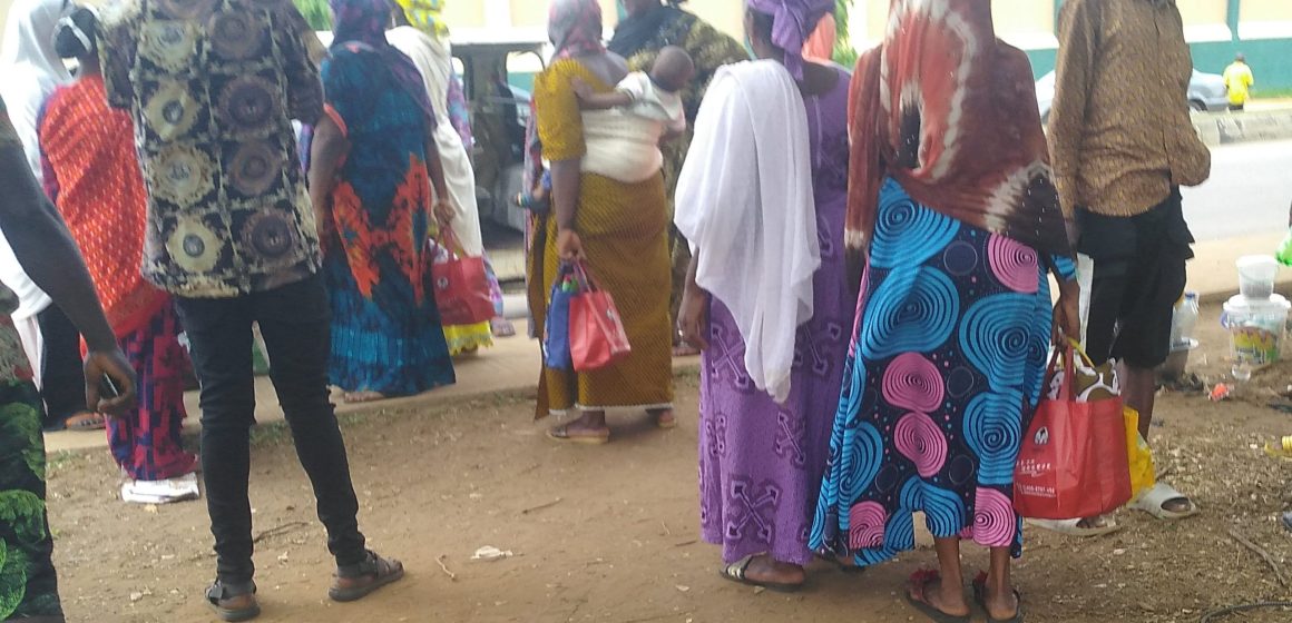 Assembly polls: Edo government feeds women, woos voters with wrappers