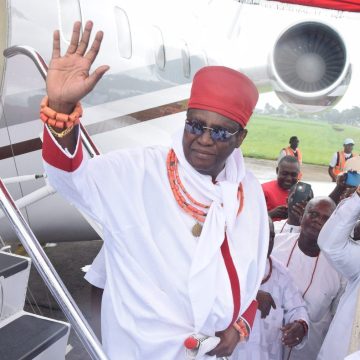 Benin residents jubilate as Oba Ewuare II returns from world tour