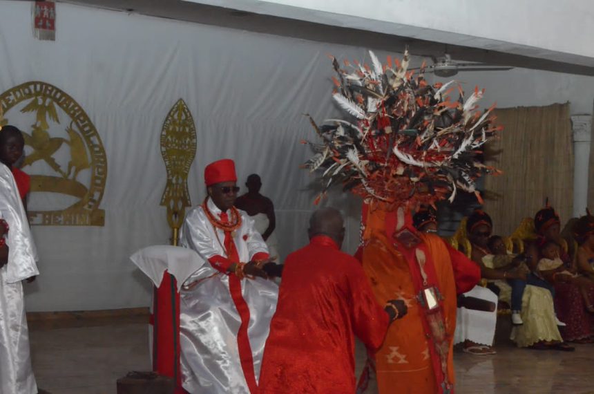 Igue festival: Oba of Benin commingles in a rare move with masquerades, doles out gifts