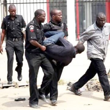 Guard sets suspected vandal ablaze in Lagos