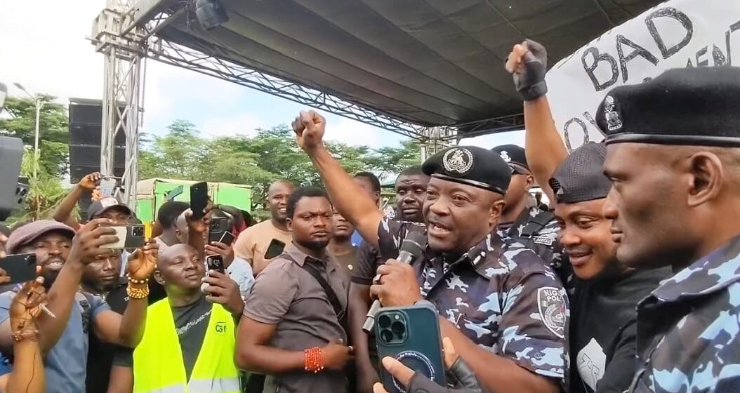 Police pledge refreshment to protesters