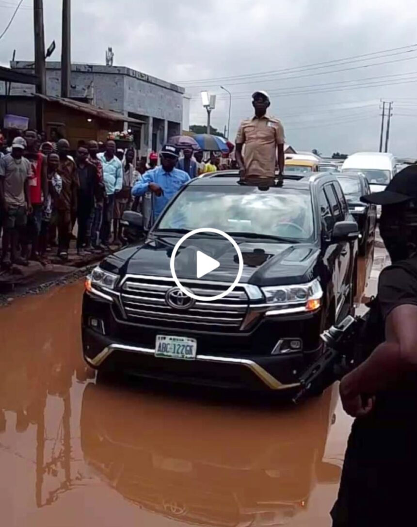 Oshiomhole leads APC rally on deplorable roads