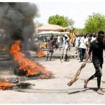 Touts vandalize, extort motorists on Benin-Lagos road