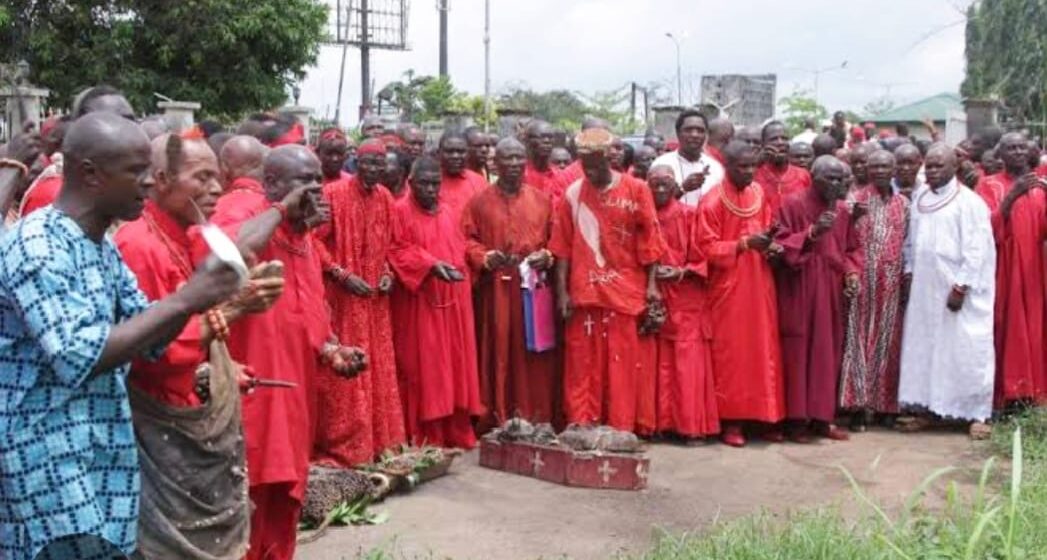 Priests lay curse on burglars of police station