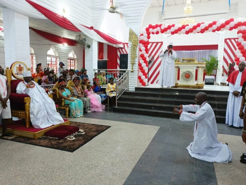 Oba of Benin honours ‘Igbo man’ with Royal beads