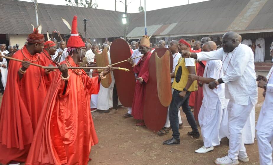 Oba of Benin troops defeat warriors in ‘mock battle’