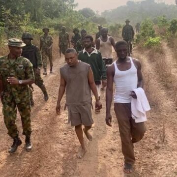 Army rescue 4 kidnap hostages in gun battle