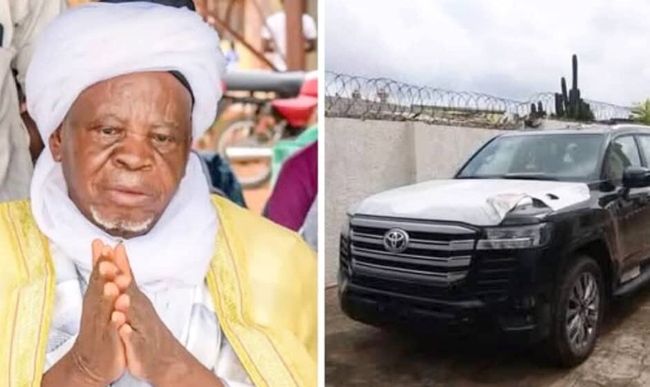 4aca9976-4369-407b-9f91-09d84d172f81 Chief Imam receives SUV from Tinubu for promoting peace in Oyo