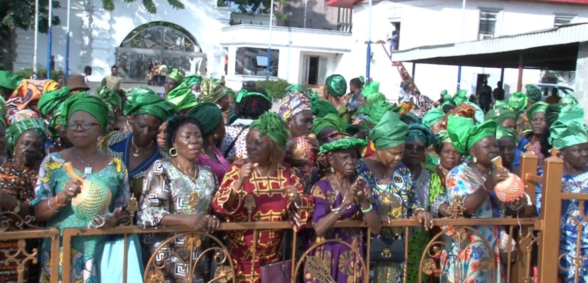 8702bd97-74e1-4aef-8a1b-83f95d1e7fbd Market women thank Oba of Benin for upholding Edo heritage