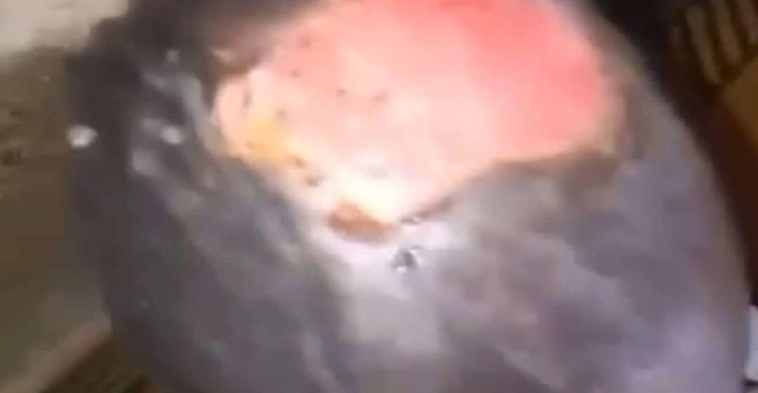 f6f55e21-2ec2-40d0-8c82-36dad3513d7b Widow escapes attempt to drink bathwater of late husband’s corpse