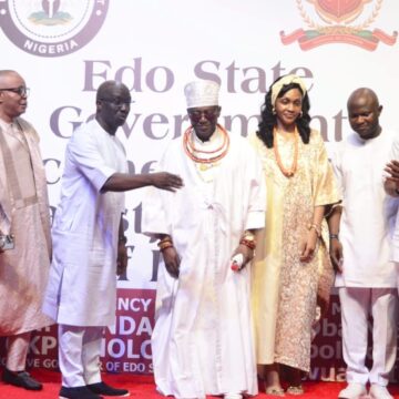 00310c0f-274d-4704-85ed-81588904b627 Okpebholo, Oba of Benin present messy evidence against MOWAA amid project revocation plan